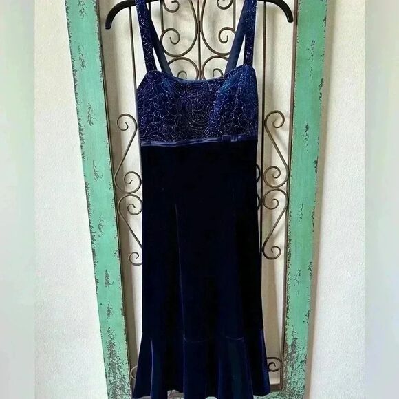 R&K formal velvet dress with matching bolero jacket. Sparkles at the bust. - Picture 8 of 11